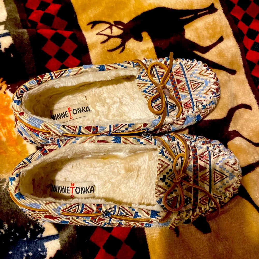 Minnetonka moccasin slippers women